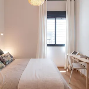 deluxe-apartment-downtown-with-pool-and-parking.1costadelsol.com/